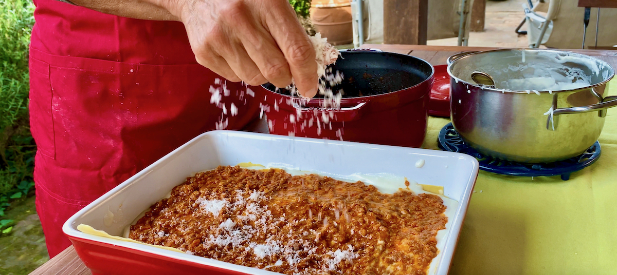 Lasagna alla Bolognese: Assembly